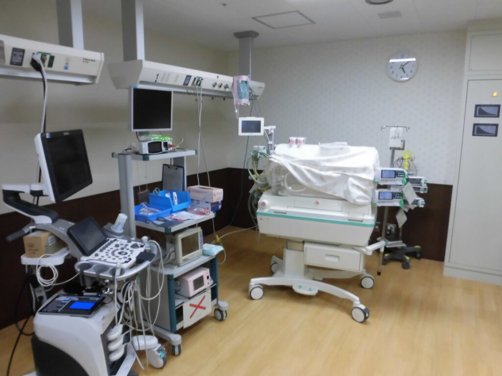 NICUで治療が必要な新生児のための病室