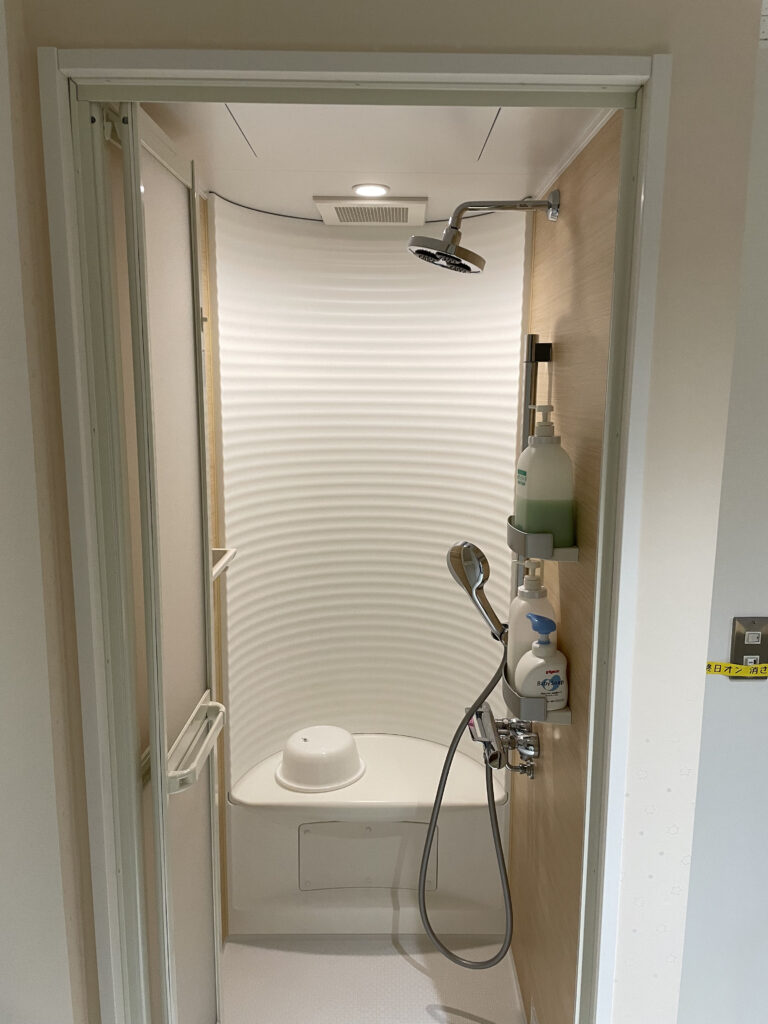小児センター北病棟の新型コロナウイルス感染症用シャワー室